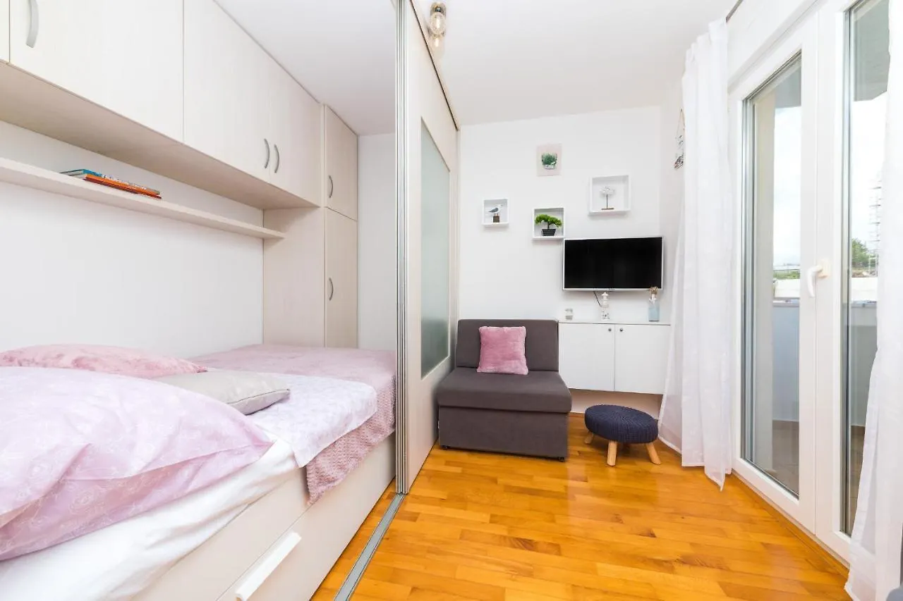 Apartman Studio Znjan With Balcony Split